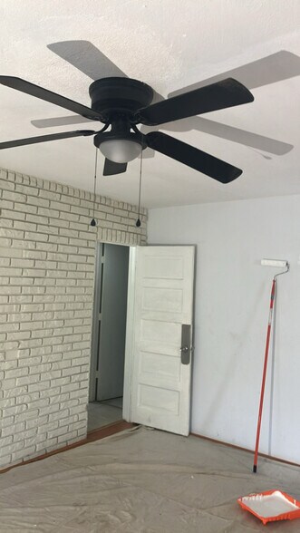 Building Photo - 115 5th St NE