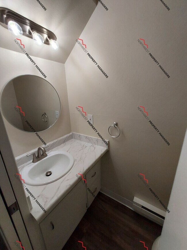 Building Photo - R115