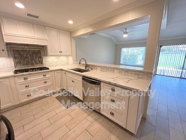 Building Photo - 41469 Woodhaven Dr W