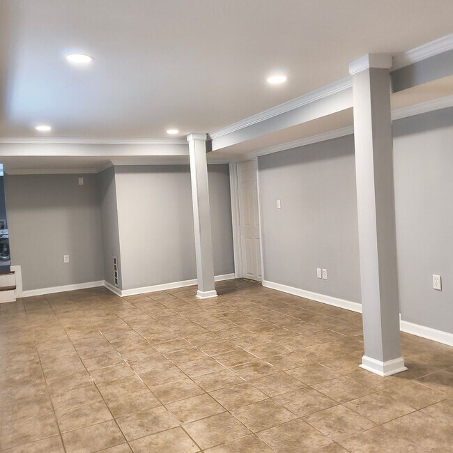 Building Photo - 31 Vinson Dr SE