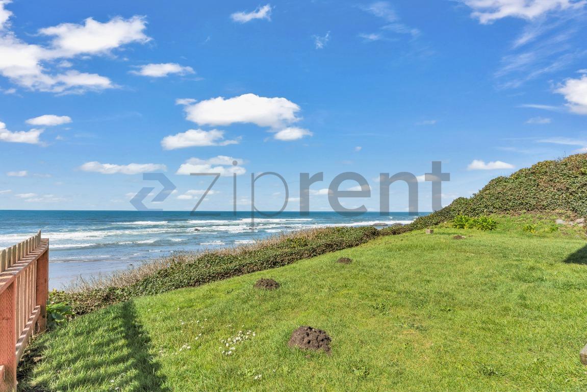 Building Photo - 3549 NW Jetty Ave