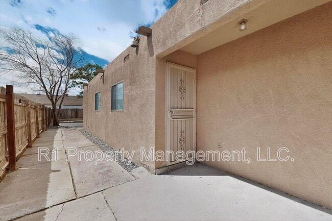 Building Photo - 222 Shannon Pl NW