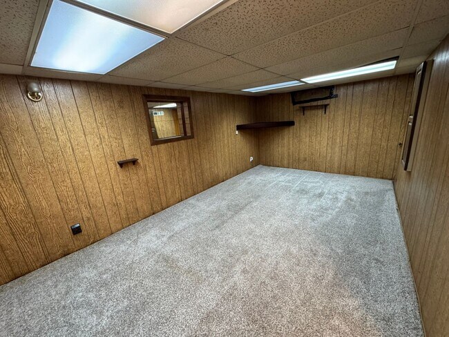 Building Photo - 3 Bedroom 2 Bath house in Bettendorf