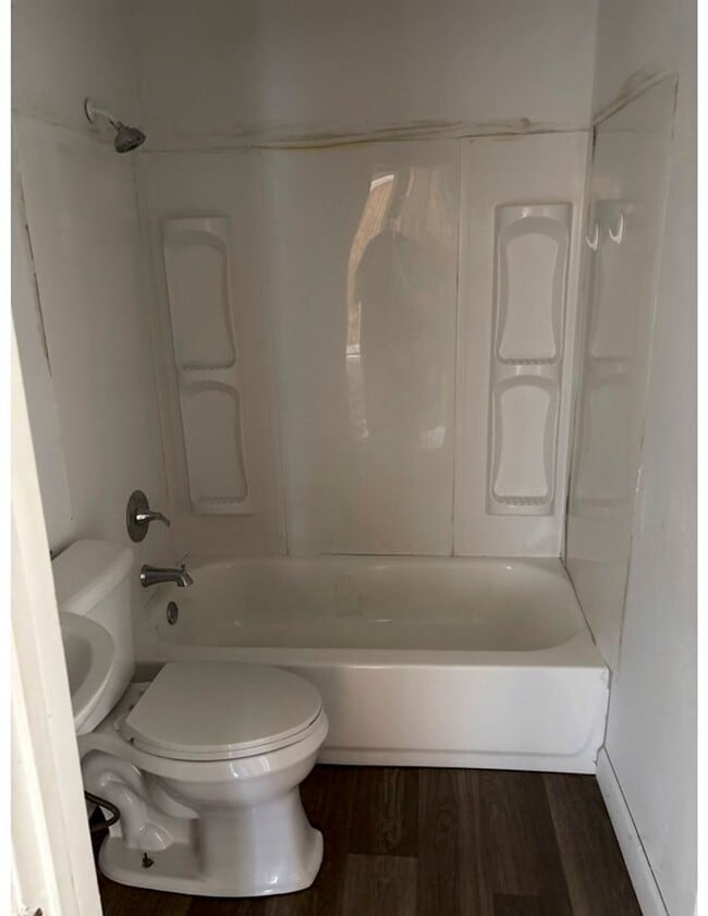 Building Photo - 2 Bedroom 1 Bath Home Available in High Po...