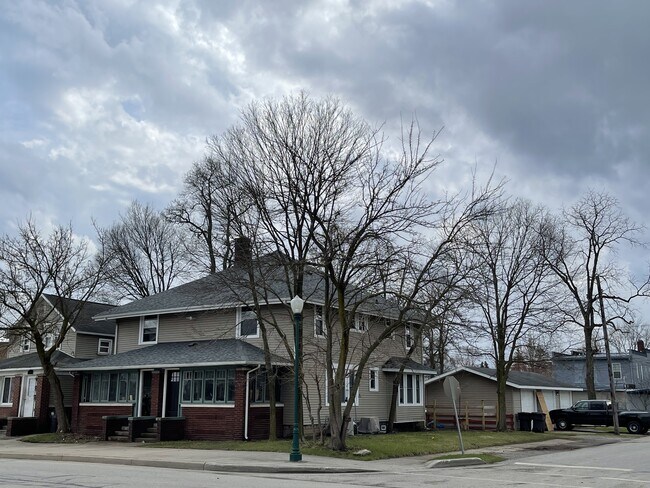 Building Photo - 1401 S Main St