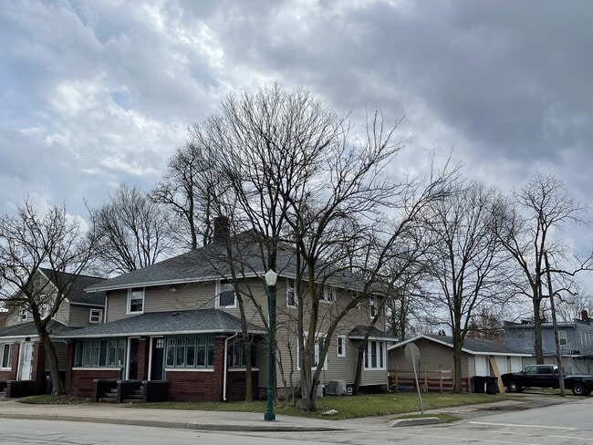 Building Photo - 1403 S Main St
