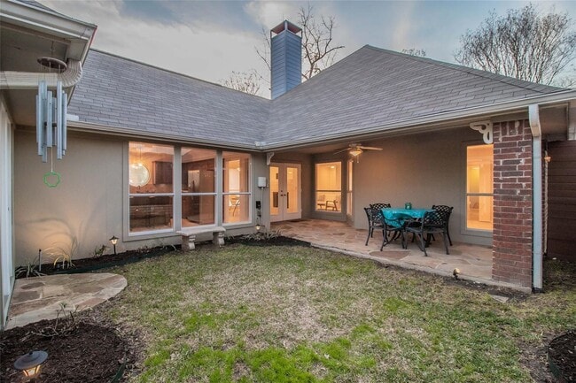 Building Photo - White Rock Highlands  4 bedrooms, 2.5 baths