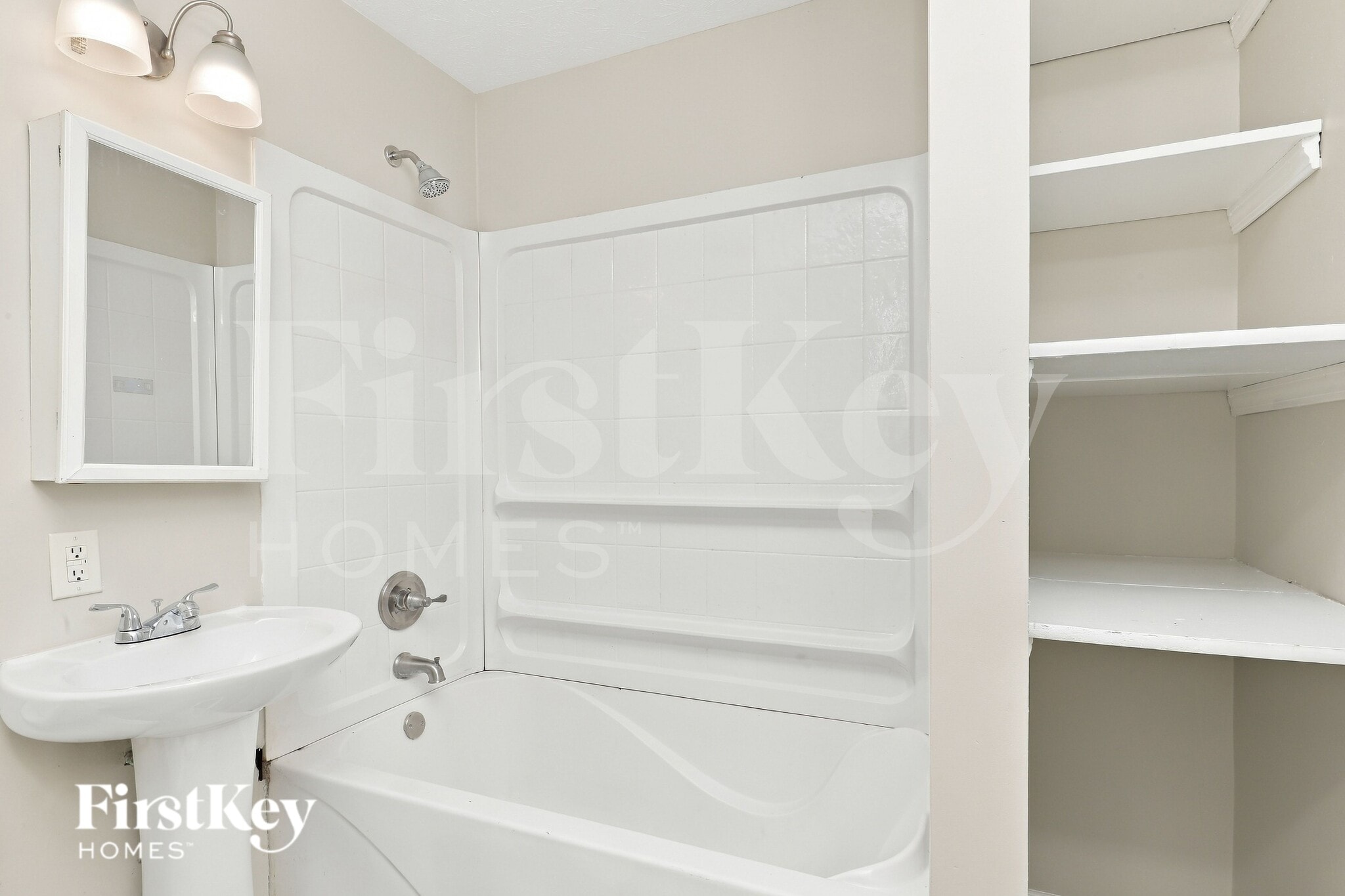 Building Photo - 4801 Leone Dr