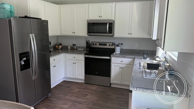 Building Photo - RATE DROP ALERT! (was $2240/month)