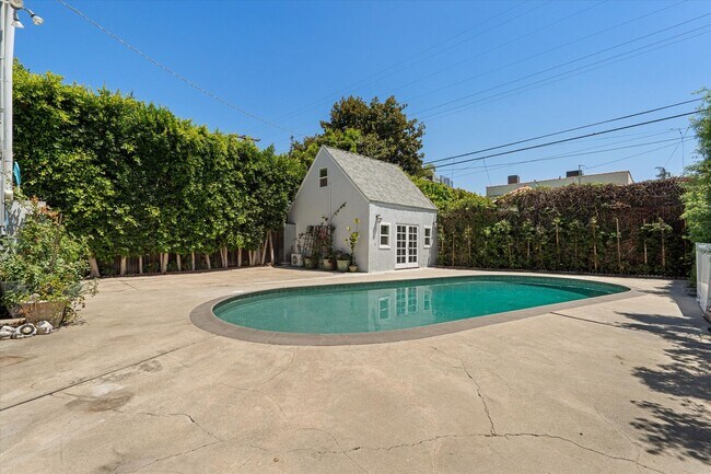Building Photo - 4 Bed • 3 Bath • 2,135 Sq Ft (Main House) ...