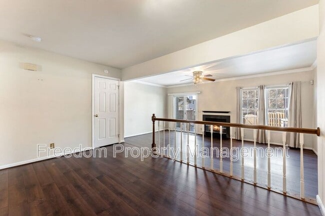 Building Photo - 726 Pine Tree Ct