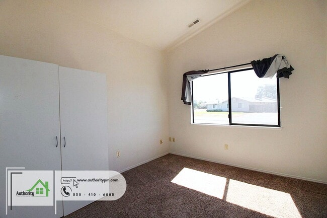 Building Photo - 21906 Chimney Rock Dr