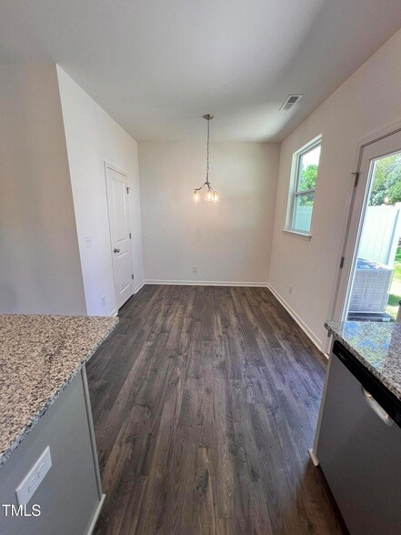 Building Photo - 52 Camel Crazies Pl