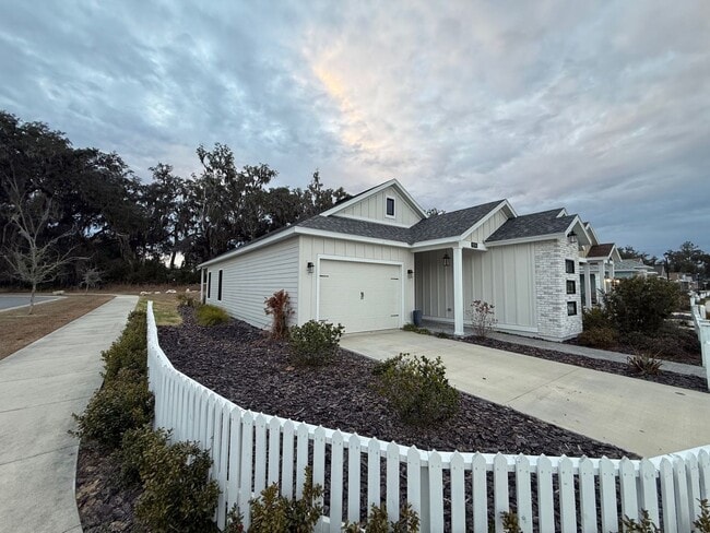 Building Photo - Beautiful Home located in Fairway Pointe