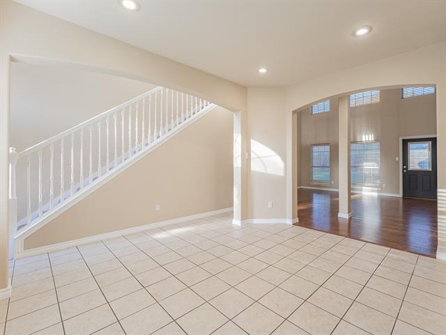 Building Photo - 210 Sendero Dr