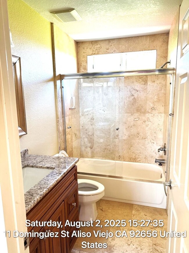 Building Photo - Beautiful 4 Bedroom, 2.5 Bath Single Famil...