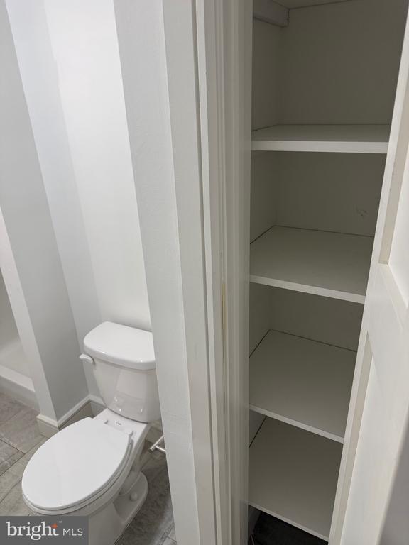 Building Photo - 1087 Mt Tom Rd