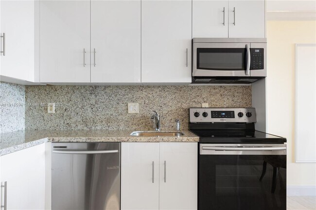 Building Photo - 3180 S Ocean Dr