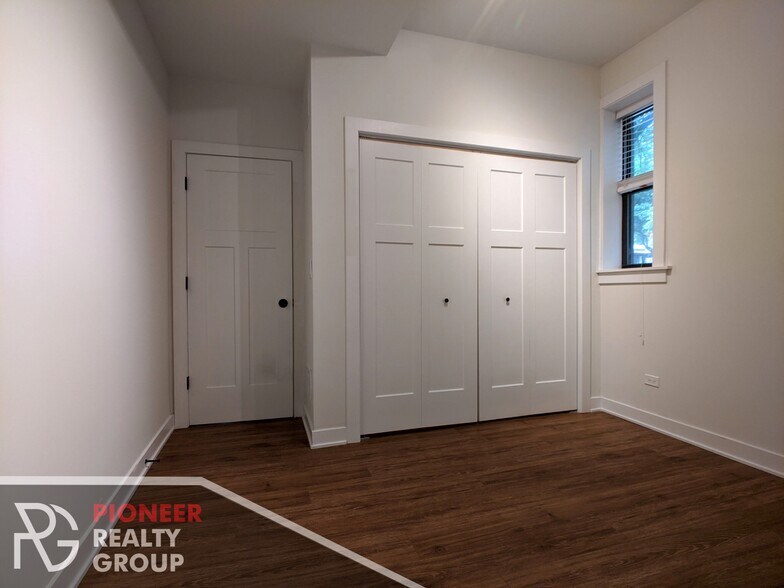 Building Photo - 2203 W Eastwood Ave