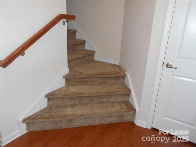 Building Photo - 2605 Silverthorn Dr