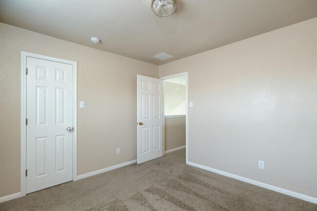 Building Photo - 2744 Kickapoo Cavern Dr