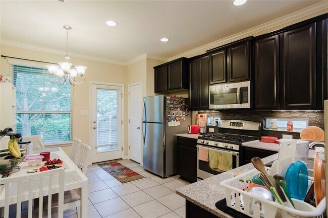 Building Photo - 13400 Briarwick Dr