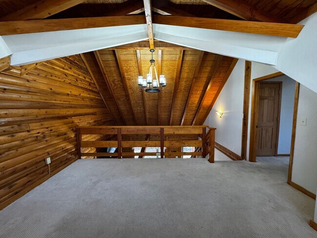 Building Photo - 257 Kim St