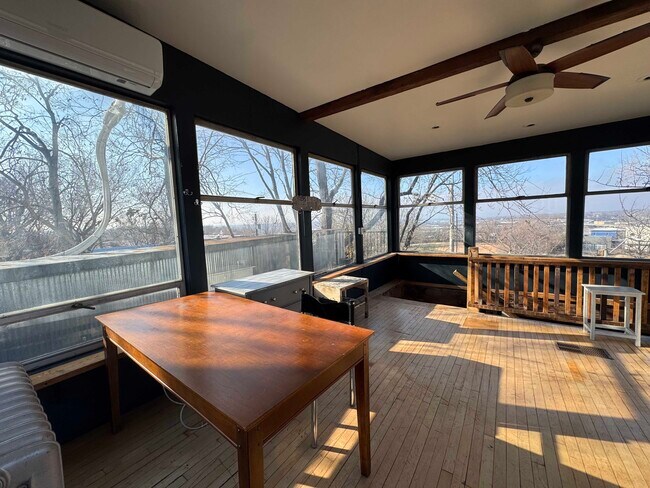 Building Photo - 915 W 16th St