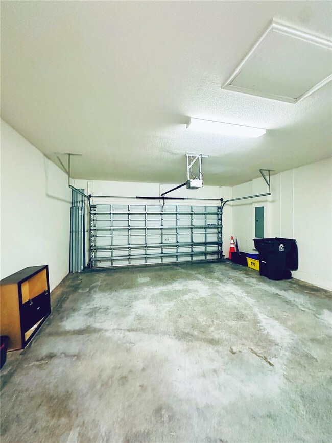 Building Photo - 8836 Sandy Crk Wy