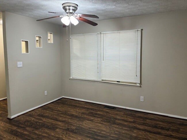 Building Photo - Rambler with Garage in Drum Point