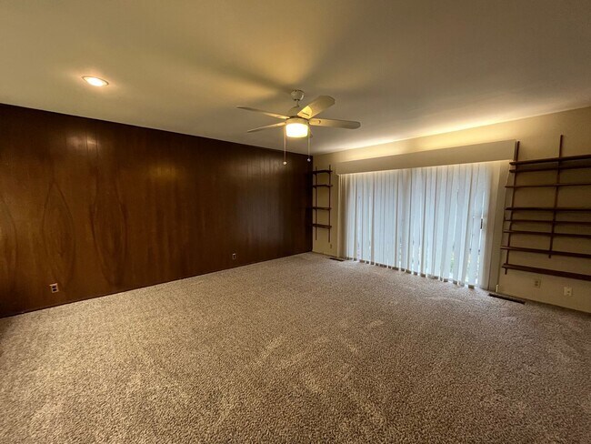 Building Photo - Midtown Quadplex with Pool- 3 bed, 2 bath