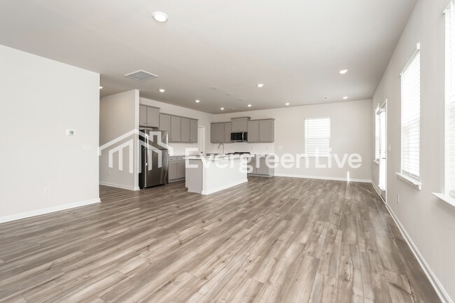 Building Photo - 5591 Hydrangea St