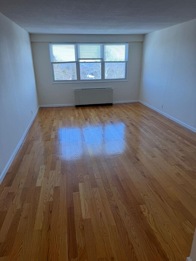 Building Photo - One Bedroom