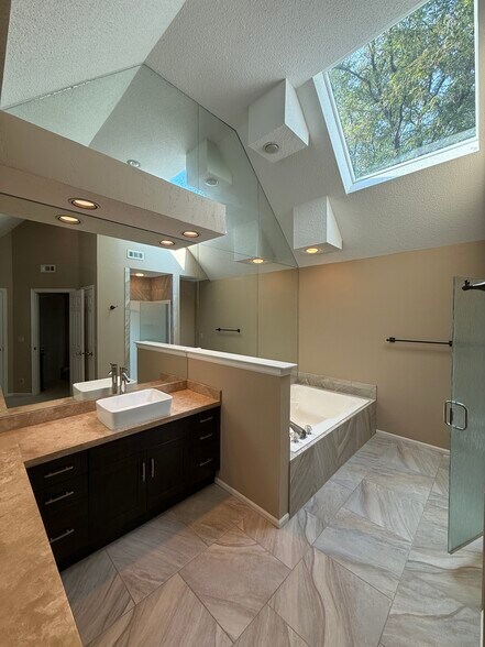 Building Photo - 805 N 131st Plz