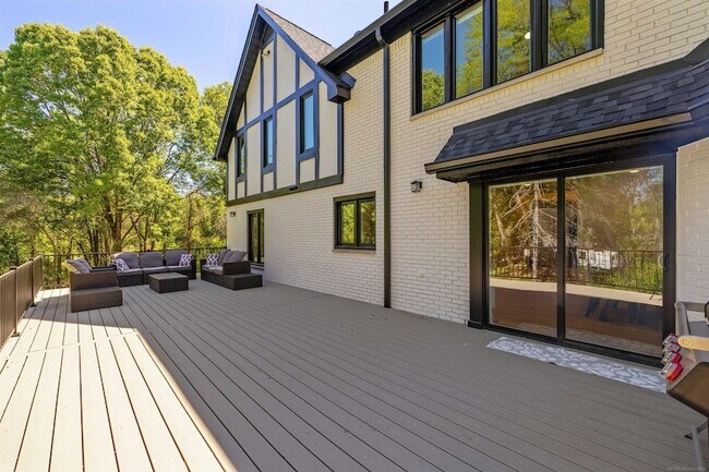Building Photo - 300 Camelot Way