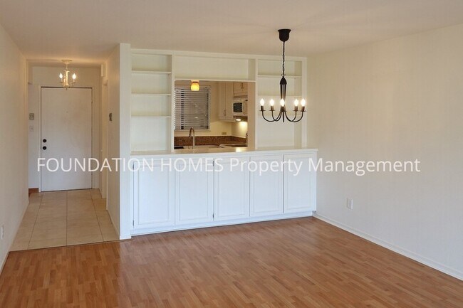 Building Photo - 629 Vía Casitas