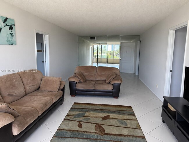 Building Photo - 3675 N Country Club Dr