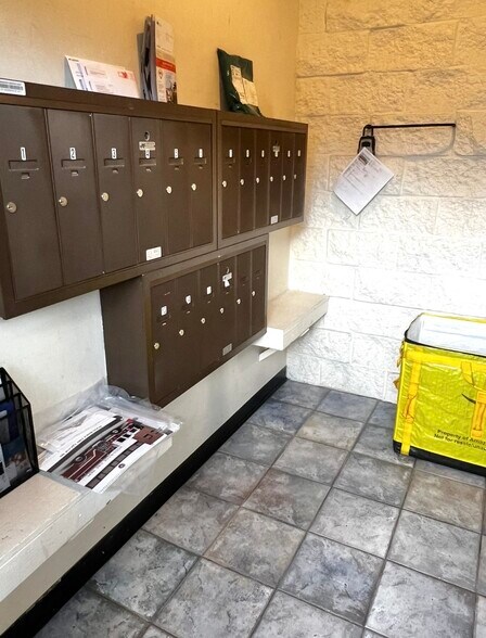 Building Photo - 176 Hackensack St