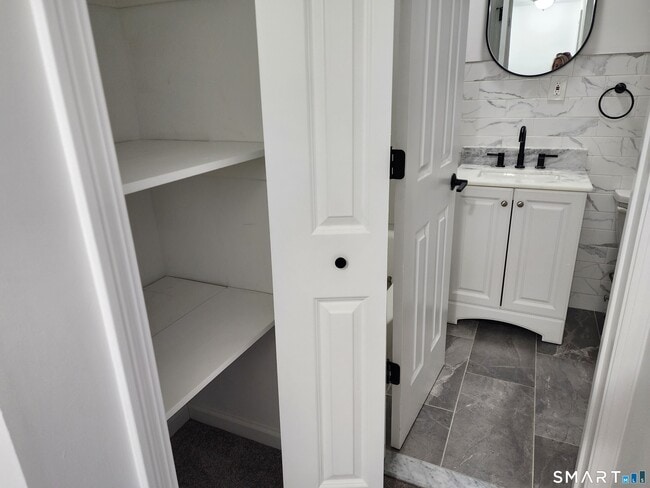 Building Photo - 71 Towne House Rd