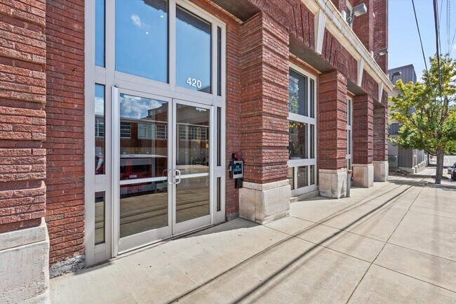 Building Photo - 420 S Front St
