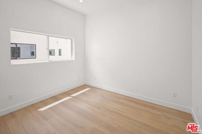 Building Photo - 11012 Hortense St