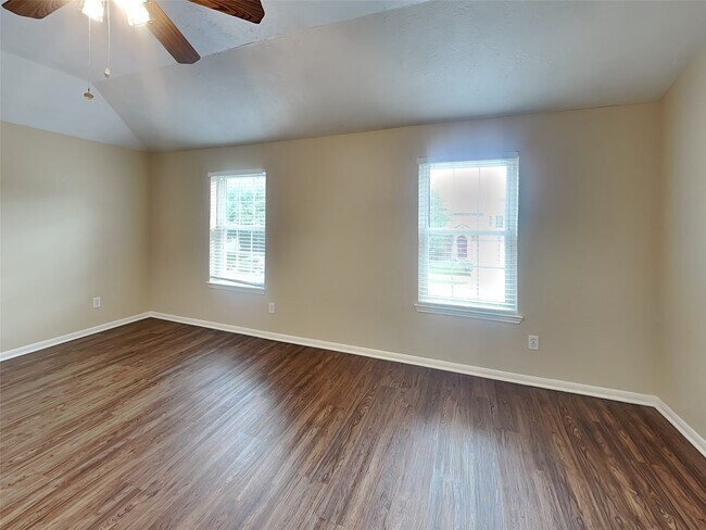 Building Photo - 26887 Castlecliff Ln