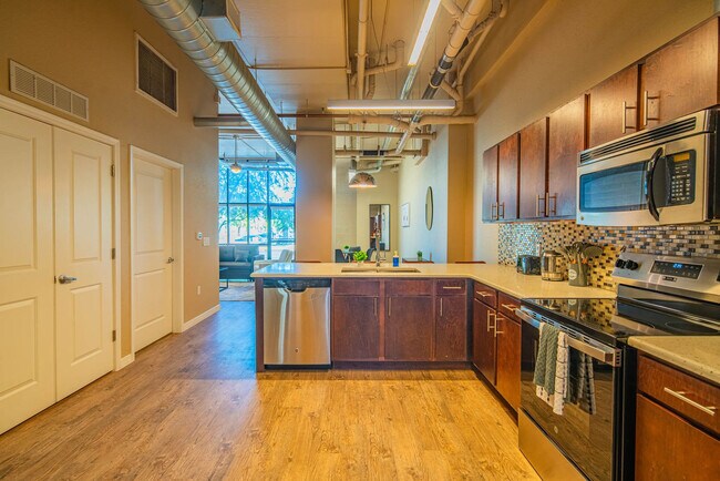 Building Photo - 1275 E University Dr