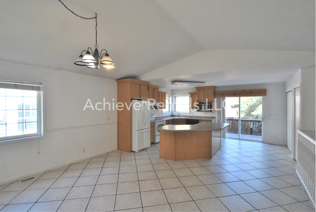 Building Photo - 170 S 460 E