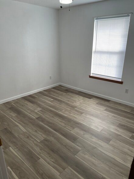 Building Photo - 506 N 5th St