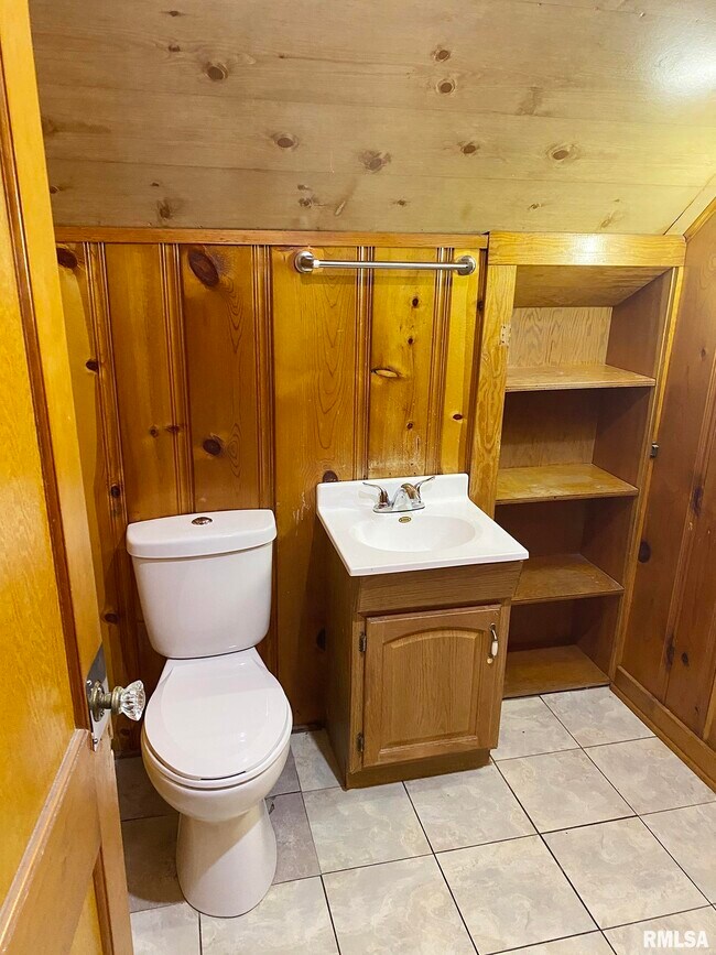 Building Photo - 303 Central St