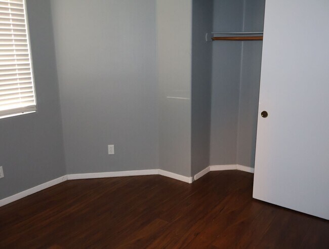 Building Photo - Single Story remodeled home