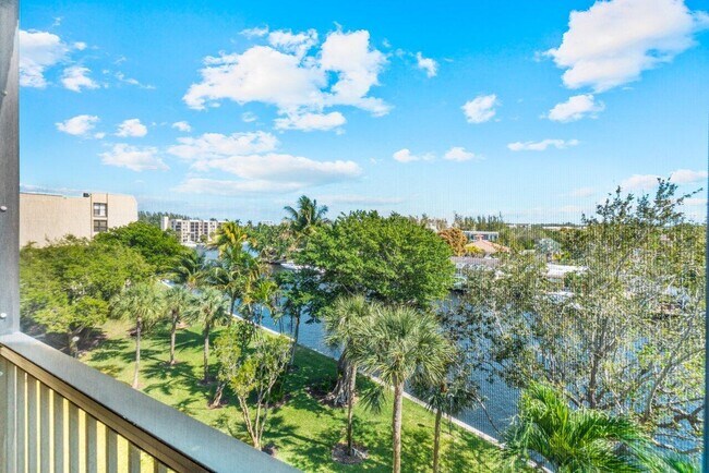 Building Photo - 14 Royal Palm Way