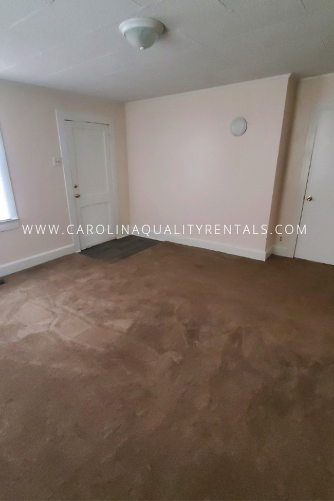 Building Photo - 2 bed 1 bath house