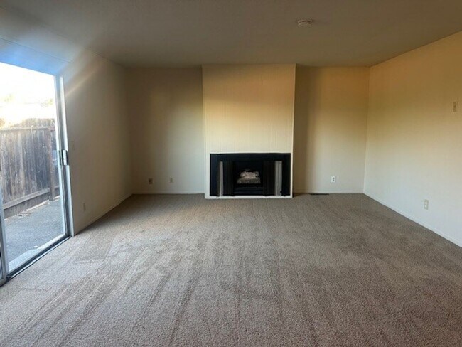 Building Photo - 55-0210